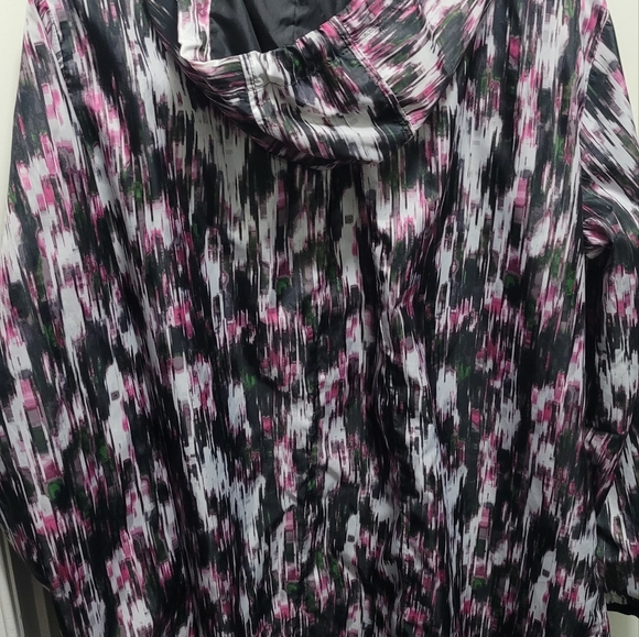 Isaac Mizrahi hooded windbreaker jacket - Picture 3 of 5